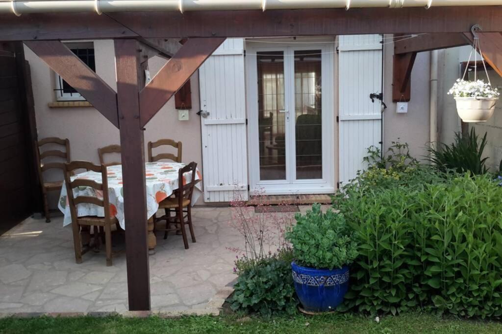 Agreable Logement Dans Petit Village Sud-Essonne Champcueil Exterior photo