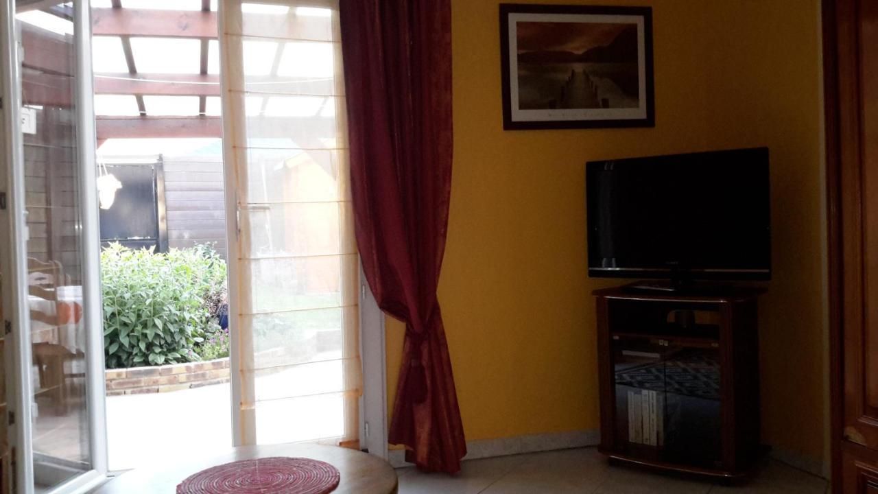 Agreable Logement Dans Petit Village Sud-Essonne Champcueil Exterior photo